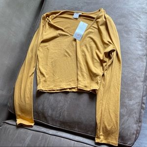 NWT Live in the Moment V-Neck Crop Top Long Sleeve Shirt L